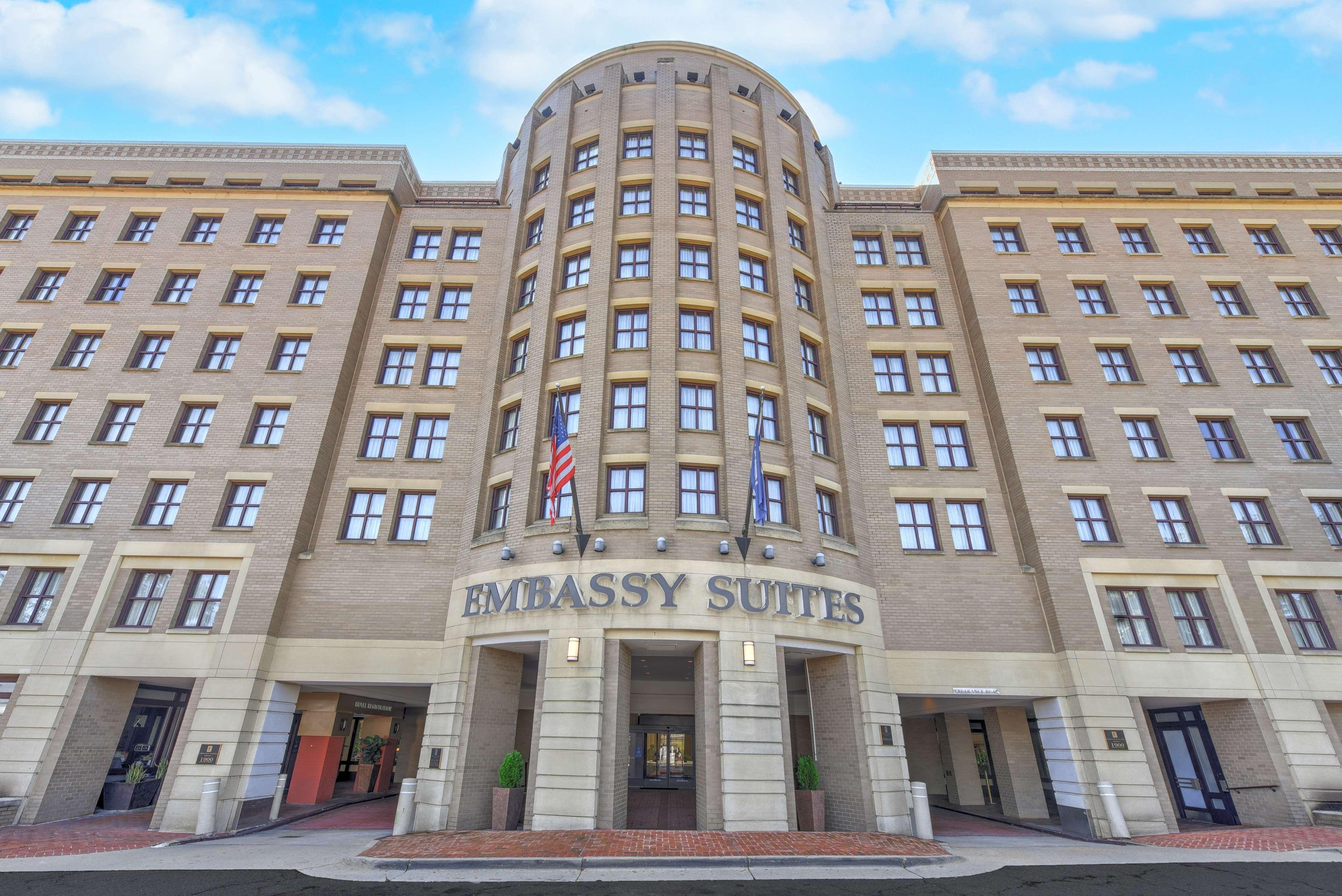 Embassy Suites By Hilton Alexandria Old Town Exterior photo